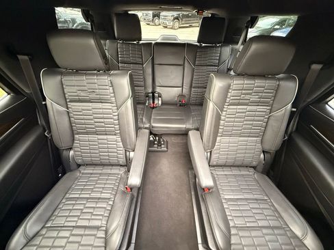 Used 2023 Cadillac Escalade Premium Luxury Platinum w/ LPO, Floor Liner Package AWD/4WD image 21
