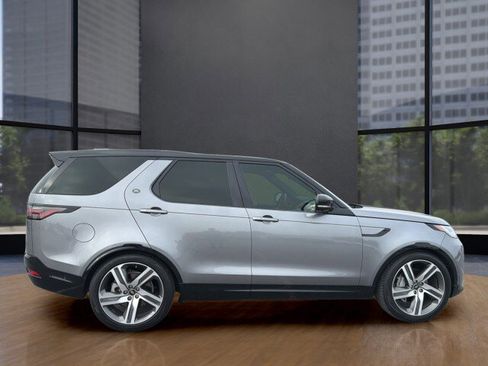 Used 2024 Land Rover Discovery Dynamic SE AWD/4WD image 17