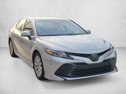 Certified 2020 Toyota Camry LE FWD image 3