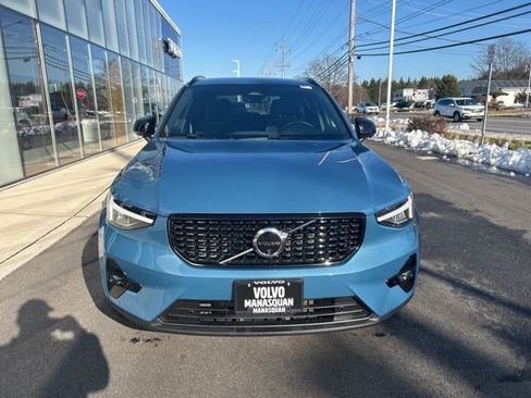 Certified 2025 Volvo XC40 B5 Plus AWD/4WD image 7