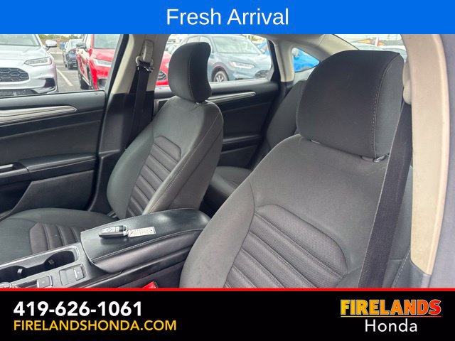Used 2017 Ford Fusion SE FWD image 14