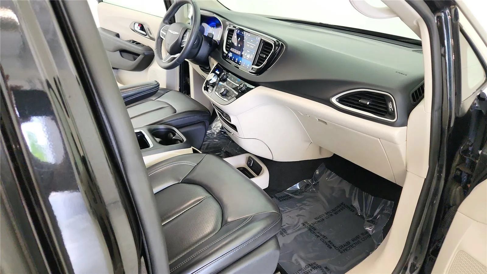 Used 2023 Chrysler Pacifica Touring-L FWD image 37
