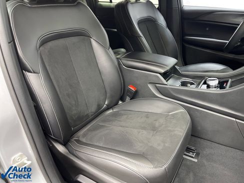 Used 2024 Jeep Grand Cherokee Altitude image 22