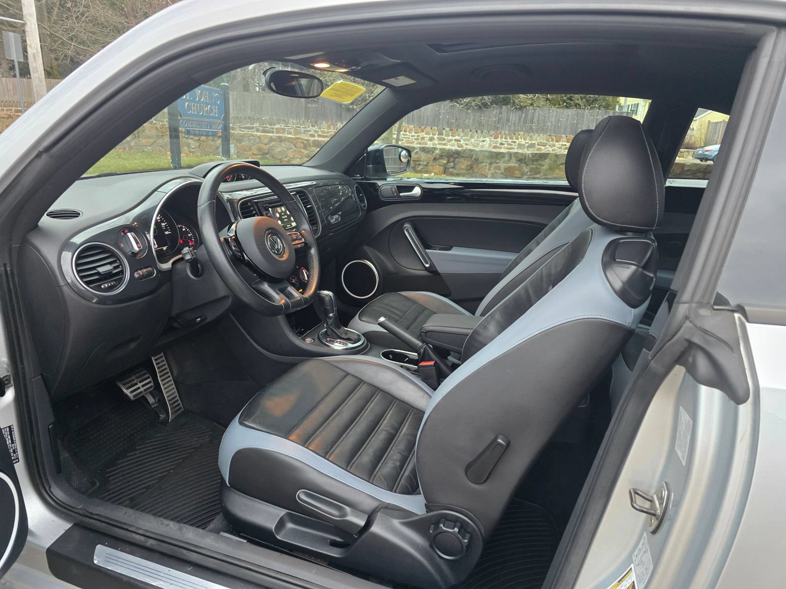 Used 2012 Volkswagen Beetle Turbo FWD image 6
