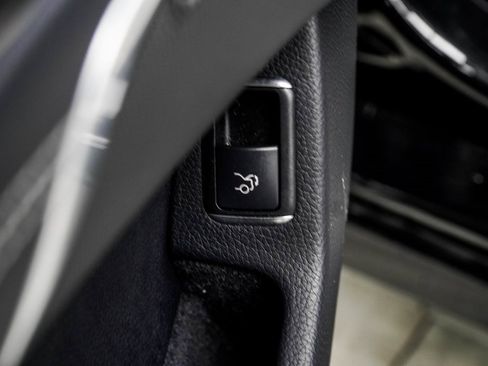 Used 2014 Mercedes-Benz SL 550 image 39