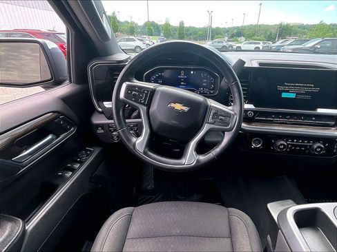 Used 2023 Chevrolet Silverado 1500 LT AWD/4WD image 17