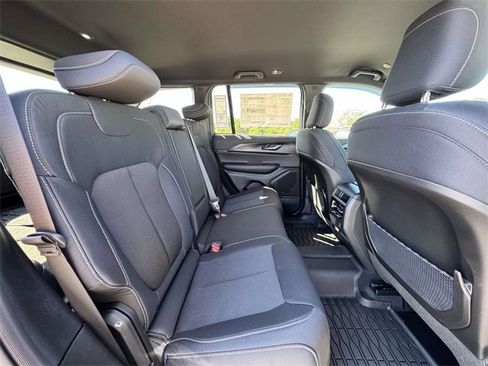 New 2025 Jeep Grand Cherokee Laredo w/ Luxury Tech Group I image 15