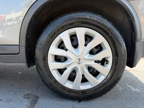 Used 2014 Nissan Rogue S FWD image 28