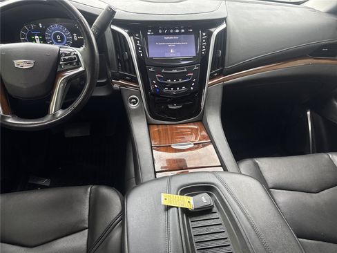 Used 2020 Cadillac Escalade Premium Luxury AWD/4WD image 15
