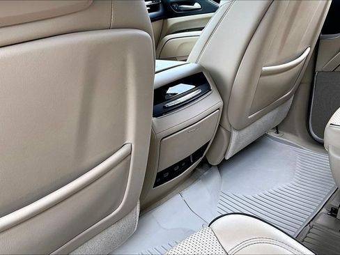 Used 2024 Cadillac Escalade Premium Luxury AWD/4WD image 24