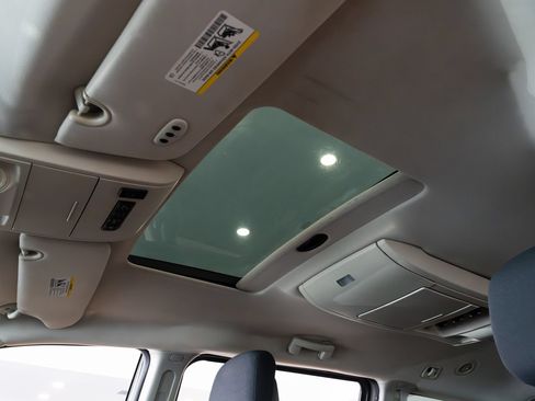 Used 2010 Dodge Grand Caravan SXT FWD image 15
