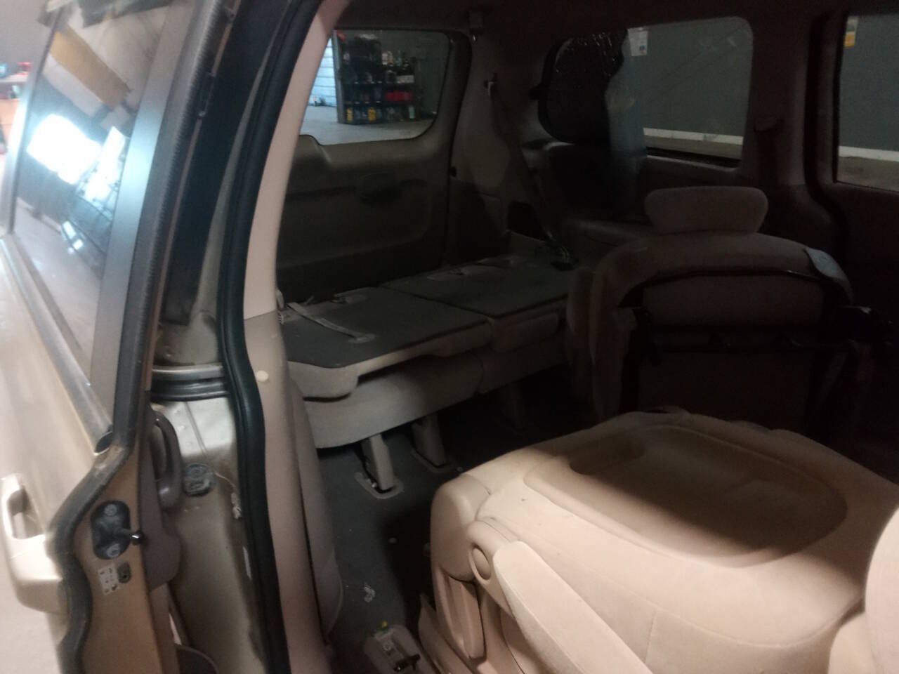 Used 2008 Kia Sedona LX FWD image 26