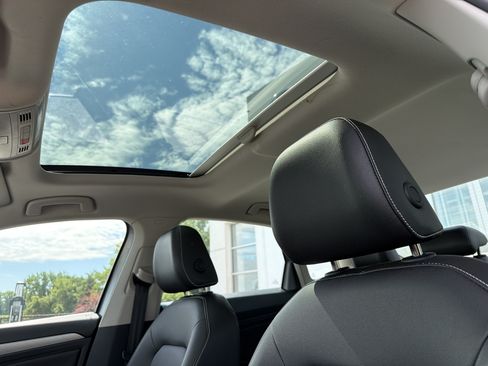 Certified 2024 Volkswagen Jetta SE FWD image 20
