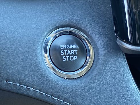 Used 2023 Toyota Highlander XLE image 25