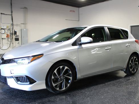 Used 2017 Toyota Corolla iM FWD image 6