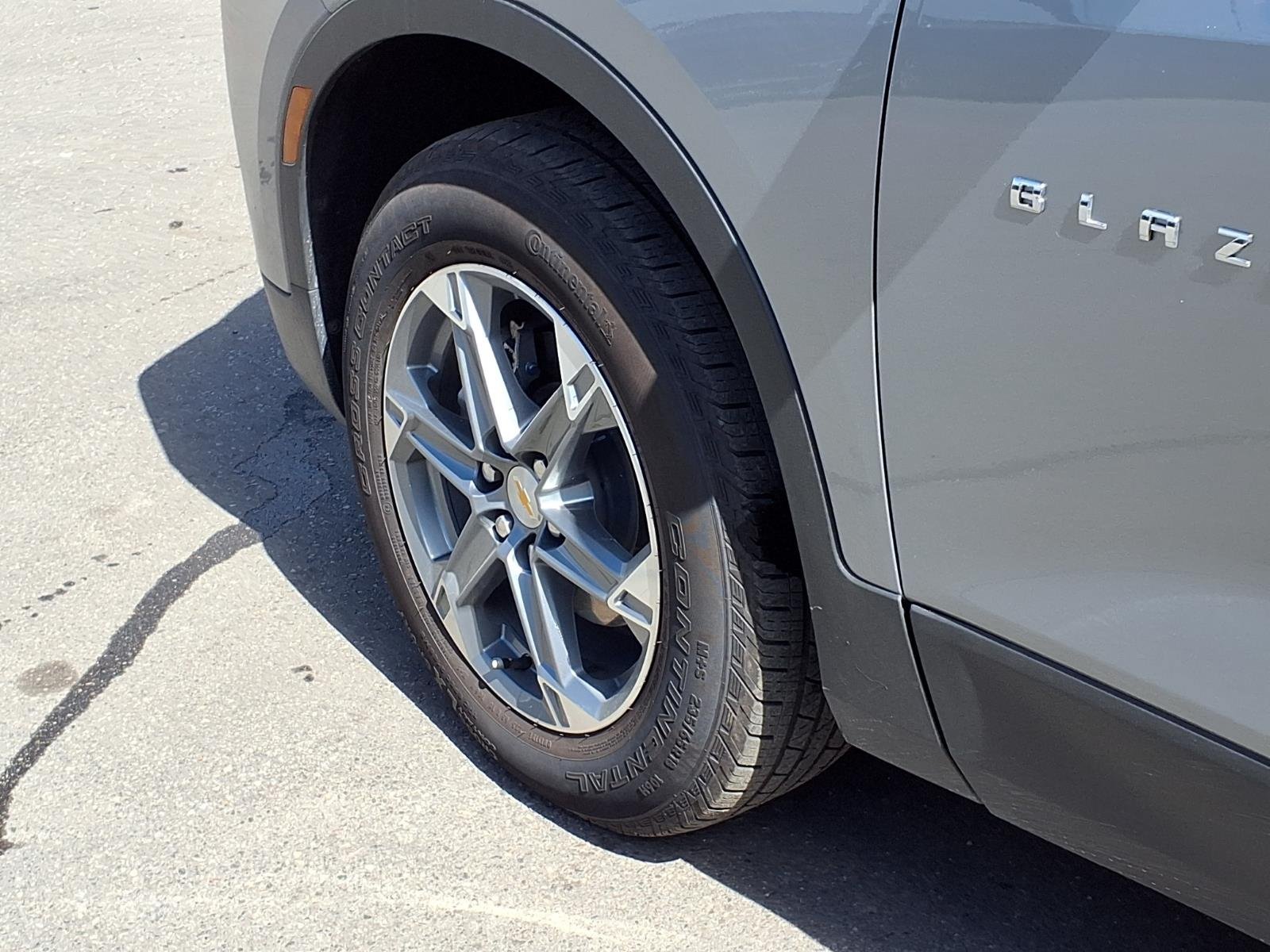Used 2025 Chevrolet Blazer LT FWD image 24