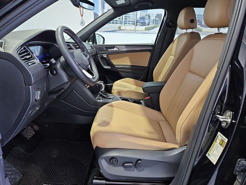 Certified 2023 Volkswagen Tiguan SE FWD image 16