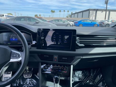 Used 2025 Volkswagen Jetta Sport image 17