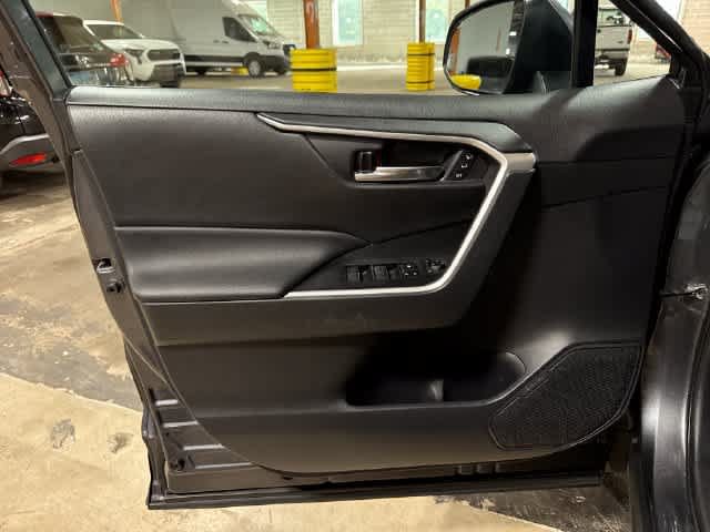Used 2021 Toyota RAV4 XLE Premium AWD/4WD image 30
