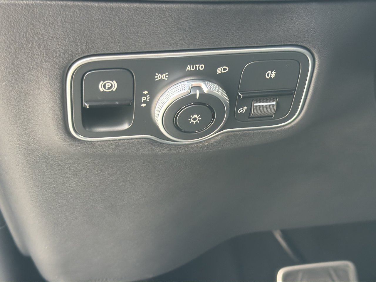Used 2024 Aston Martin DBX AWD/4WD image 24