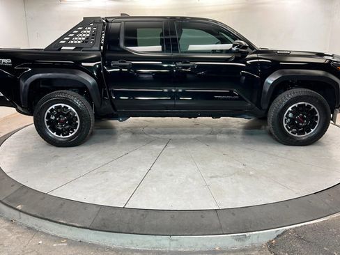 Used 2025 Toyota Tacoma TRD Off-Road w/ TRD Off Road Upgrade Package AWD/4WD image 6