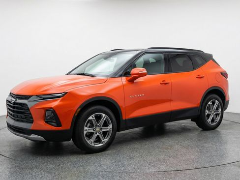 Used 2025 Chevrolet Blazer LT FWD image 3