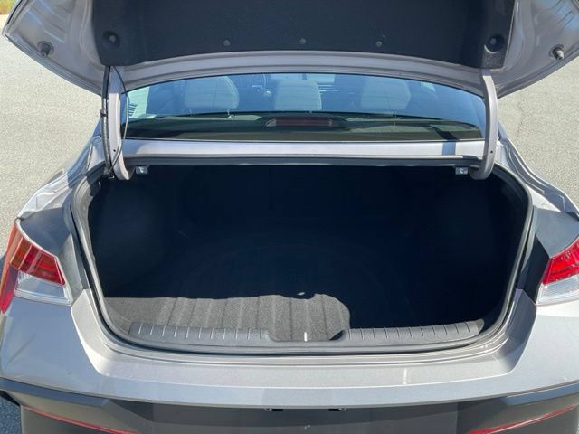 Used 2025 Hyundai Elantra SEL FWD image 8