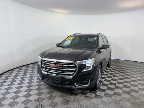 Used 2022 GMC Terrain SLT image 2