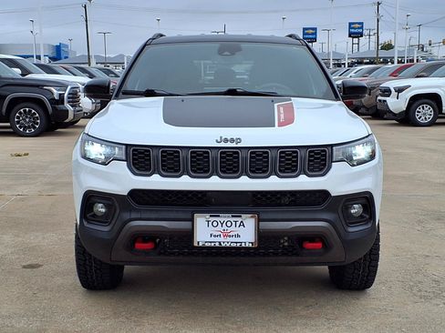 Used 2025 Jeep Compass Trailhawk AWD/4WD image 2