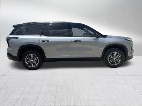 Used 2026 Chevrolet Traverse LT FWD image 5