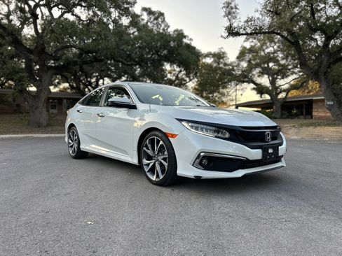 Used 2019 Honda Civic Touring image 1