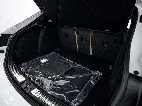 Certified 2026 Porsche Macan AWD/4WD image 24