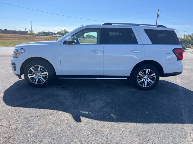 Used 2022 Ford Expedition Limited RWD image 3