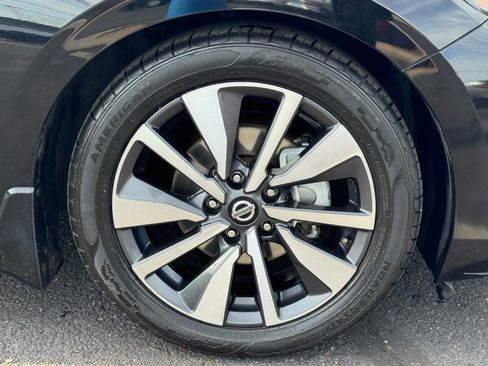 Used 2020 Nissan Sentra SV w/ SV Premium Package image 11