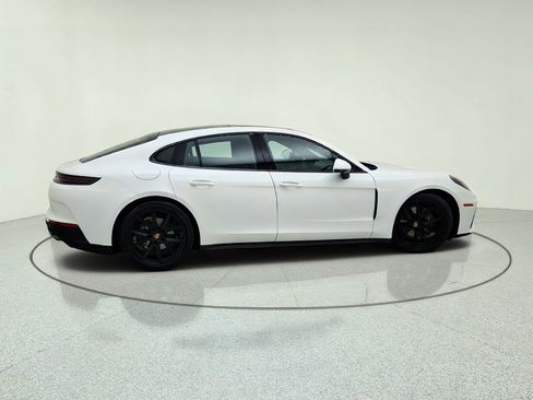 Used 2025 Porsche Panamera image 7