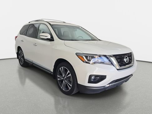 Used 2020 Nissan Pathfinder Platinum image 3