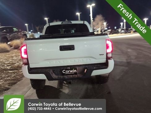 Used 2017 Toyota Tacoma TRD Sport image 5