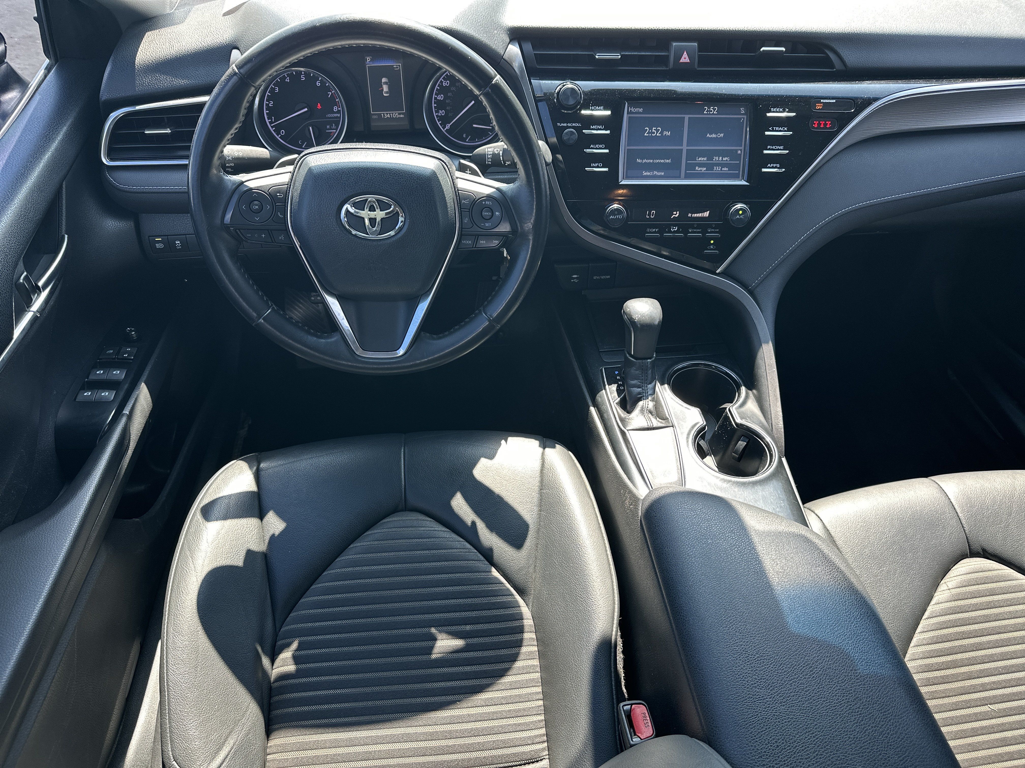 Used 2018 Toyota Camry SE FWD image 23