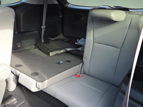 Used 2021 Toyota Highlander Platinum image 17