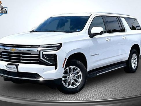 Used 2025 Chevrolet Suburban LT AWD/4WD image 1
