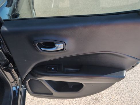 Used 2019 Jeep Compass Limited AWD/4WD image 17