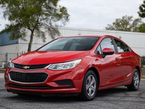 Used 2018 Chevrolet Cruze LS FWD image 4