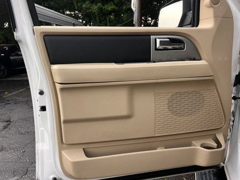 Used 2017 Ford Expedition Limited w/ Equipment Group 301A AWD/4WD image 10