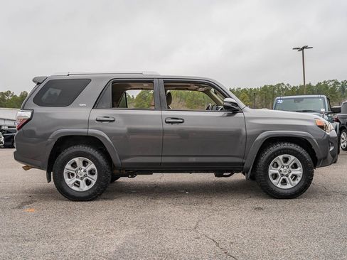 Used 2016 Toyota 4Runner SR5 Premium image 8