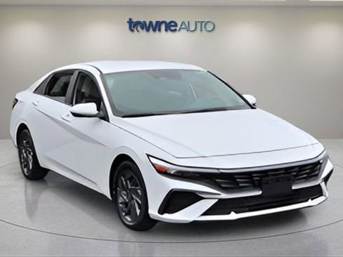 Used 2024 Hyundai Elantra SEL FWD image 7