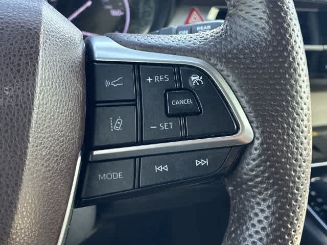 Used 2024 Toyota Sienna Platinum AWD/4WD image 27