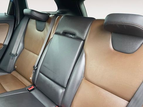 Used 2016 Volvo XC60 T6 Platinum image 13