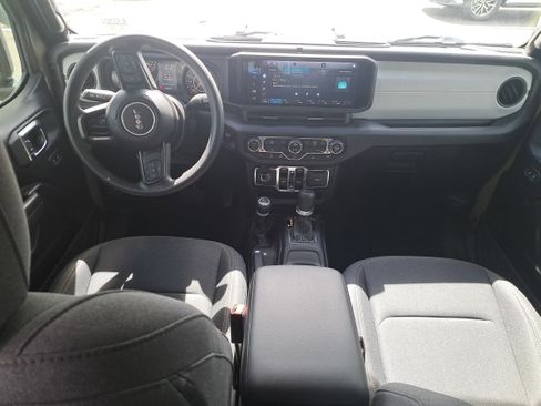 Used 2025 Jeep Gladiator Sport AWD/4WD image 25