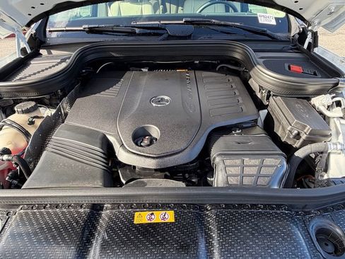 Used 2025 Mercedes-Benz GLS 450 4MATIC image 32