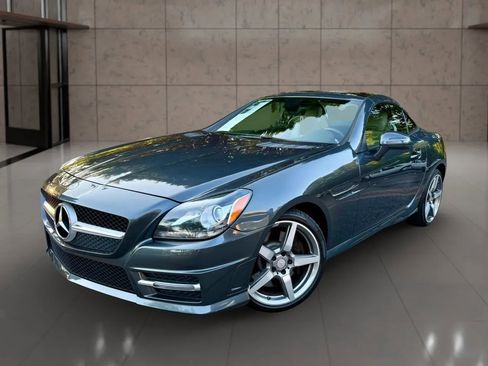 Used 2015 Mercedes-Benz SLK 250 image 2